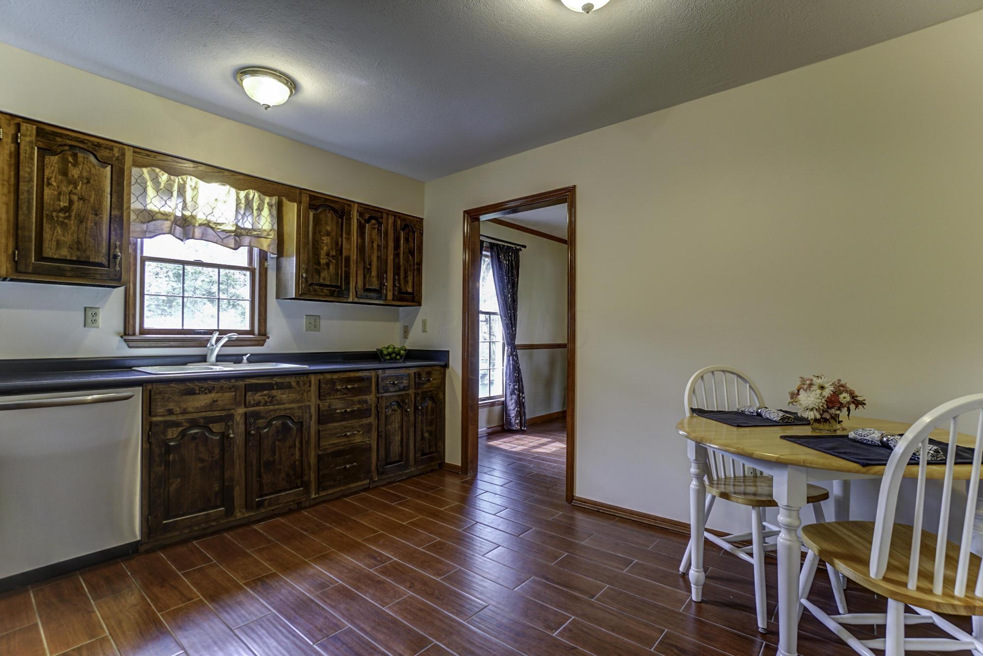 1592 Wheeling Road Lancaster, OH 43130 - Photo 9 of 32 Gallery Image 9