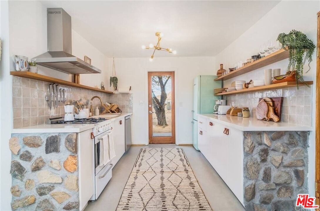 1616 Sunset Mesa Road Landers, CA 92285 - Photo 10 of 51