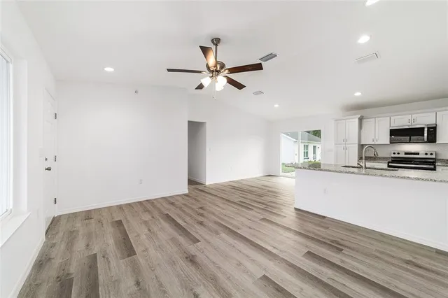 $1,800 | 691 Northeast 130th Court, Silver Springs, FL 34488