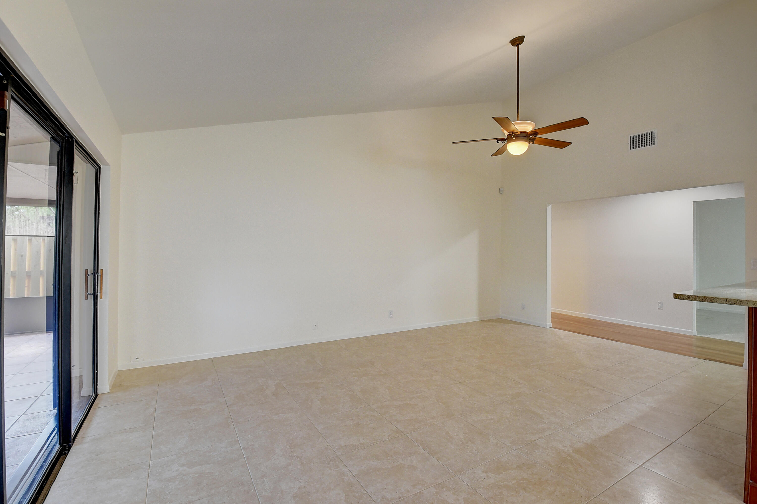 9 Baytree Circle Boynton Beach, FL 33436 - Photo 11 of 40 Living room