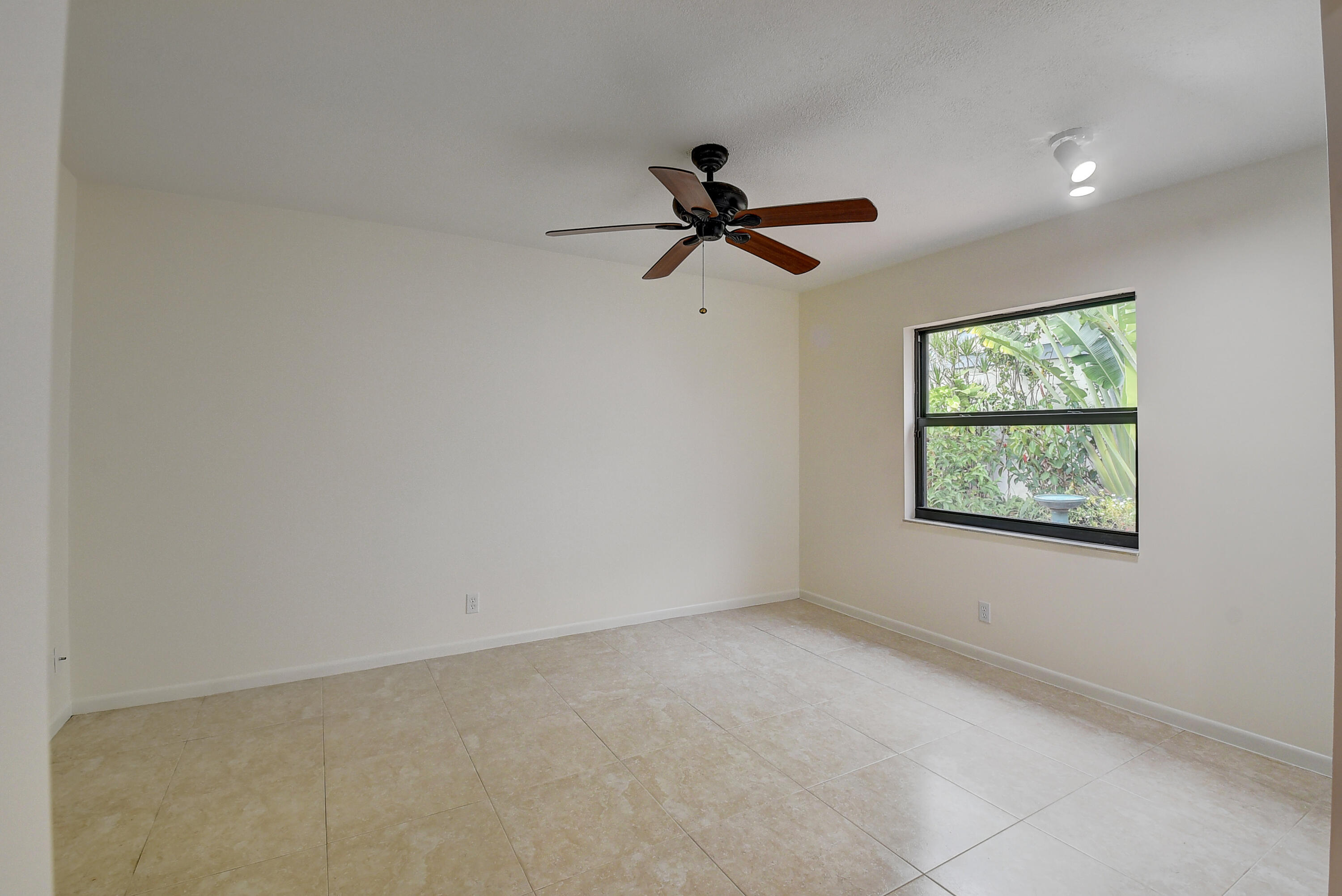 9 Baytree Circle Boynton Beach, FL 33436 - Photo 12 of 40 Family Room
