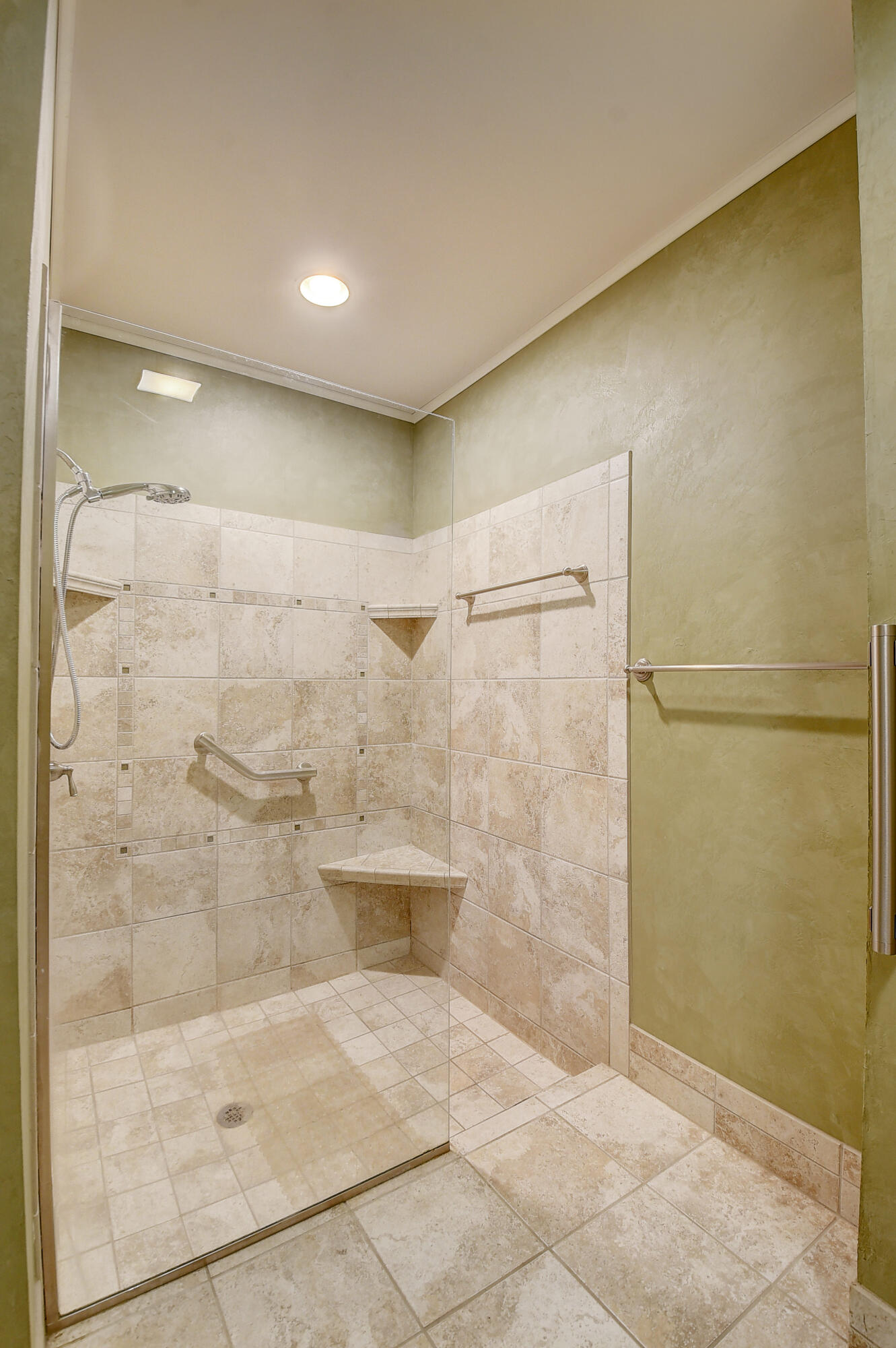 9 Baytree Circle Boynton Beach, FL 33436 - Photo 16 of 40 Primary Bathroom