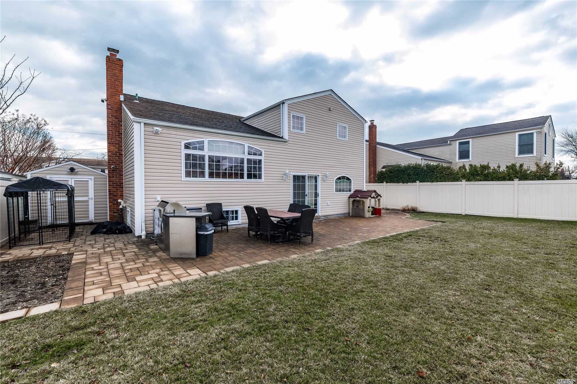 2818 Mandalay Beach Road Wantagh, NY 11793 - Photo 2 of 19 Gallery Image 2