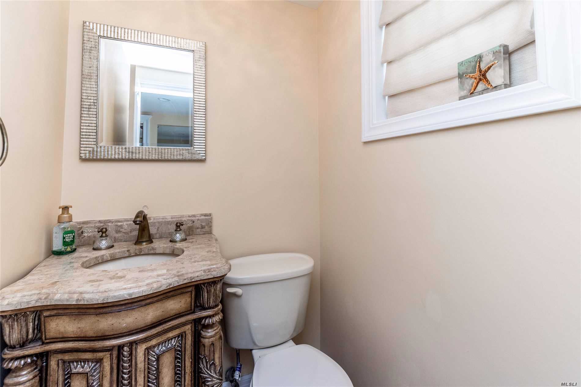 2818 Mandalay Beach Road Wantagh, NY 11793 - Photo 11 of 19 Gallery Image 11