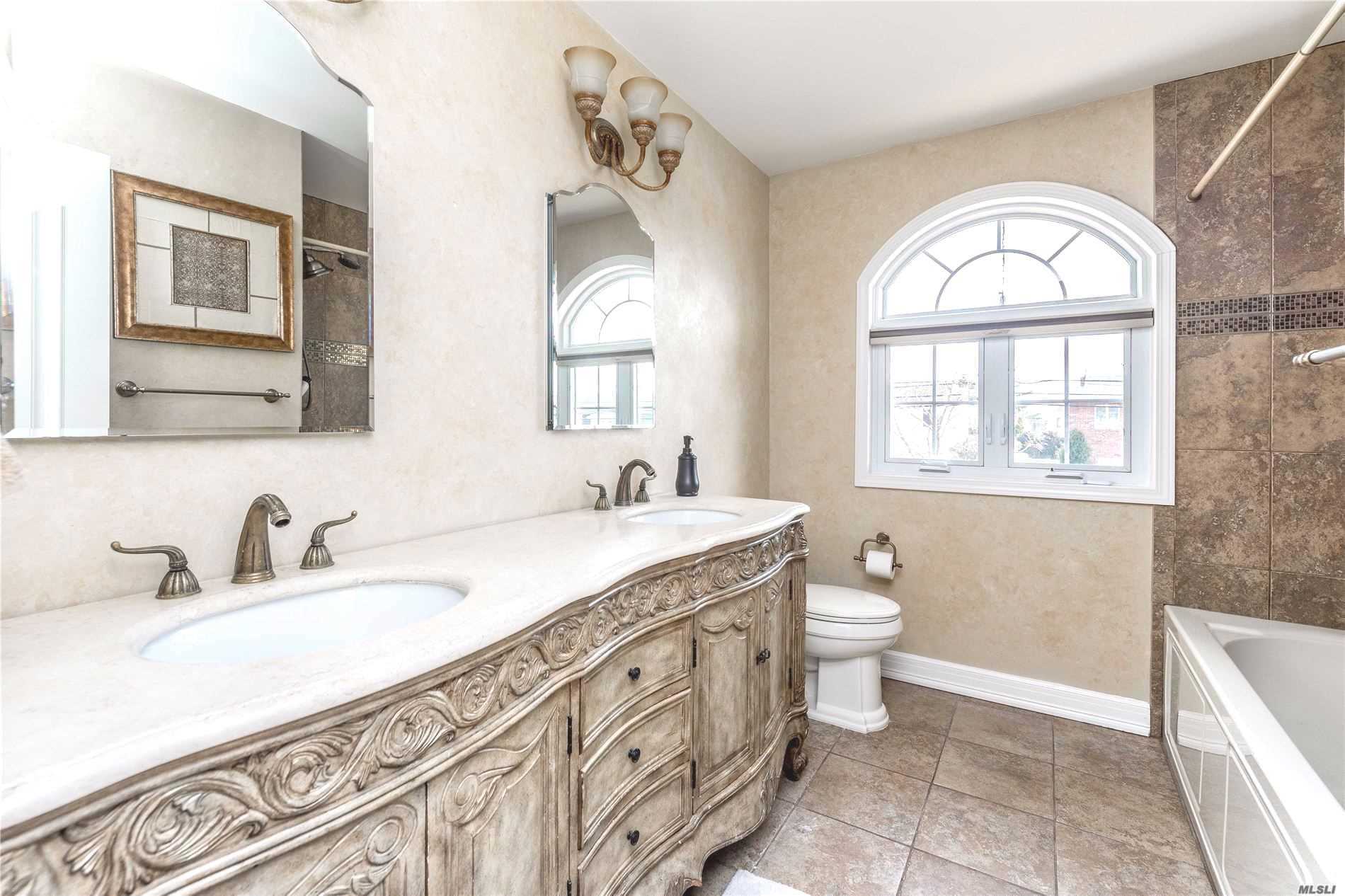 2818 Mandalay Beach Road Wantagh, NY 11793 - Photo 13 of 19 Gallery Image 13