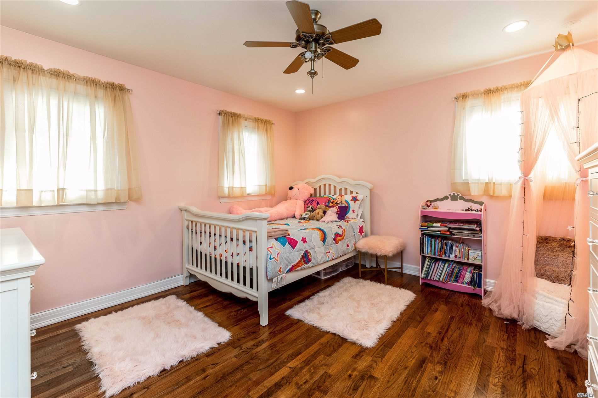 2818 Mandalay Beach Road Wantagh, NY 11793 - Photo 14 of 19 Gallery Image 14