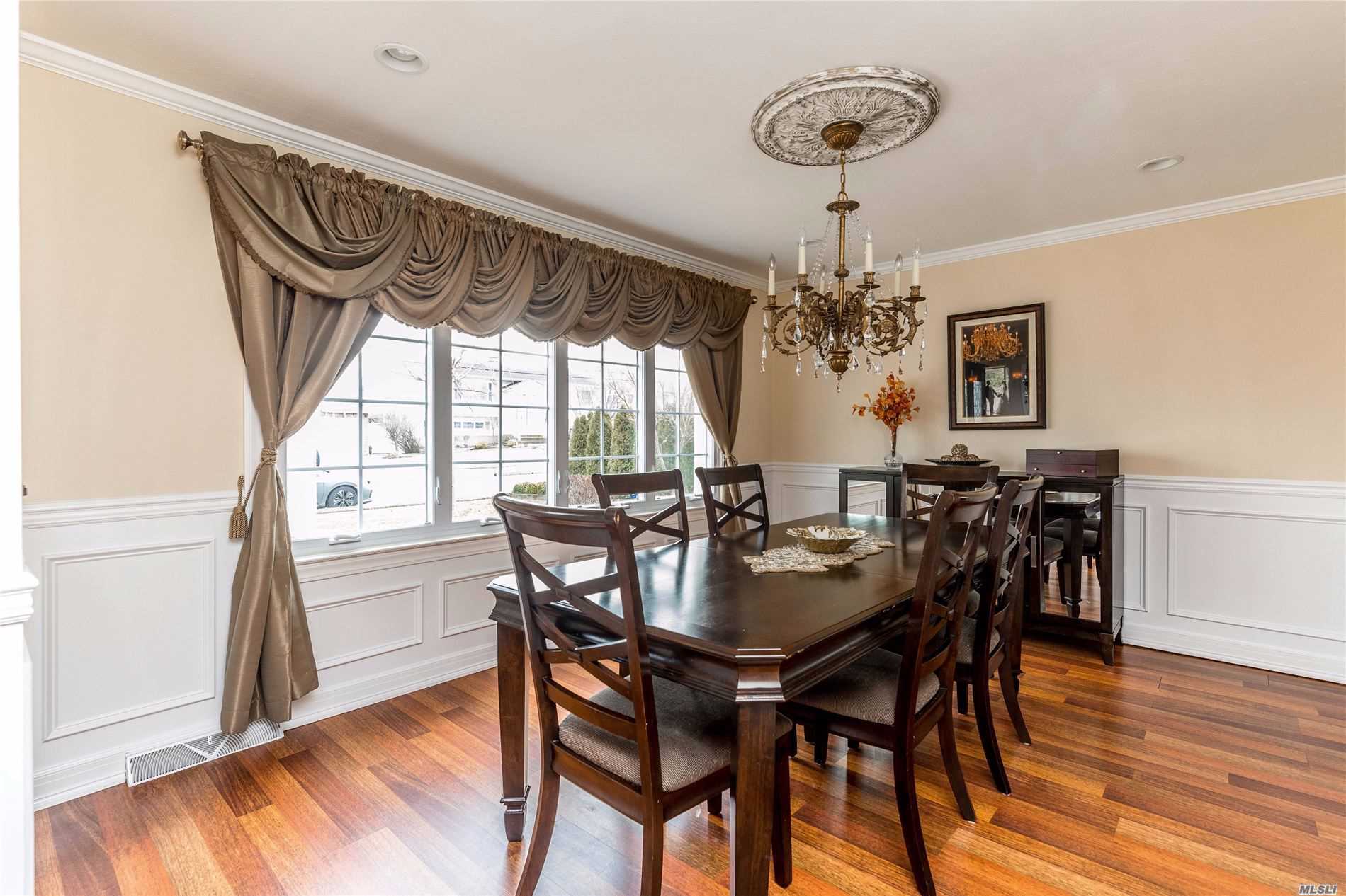 2818 Mandalay Beach Road Wantagh, NY 11793 - Photo 6 of 19 Gallery Image 6