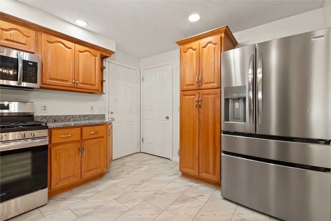 206 Huckleberry Road Farmington, NY 14425 - Photo 9 of 49 New Stainless Steel Appliances