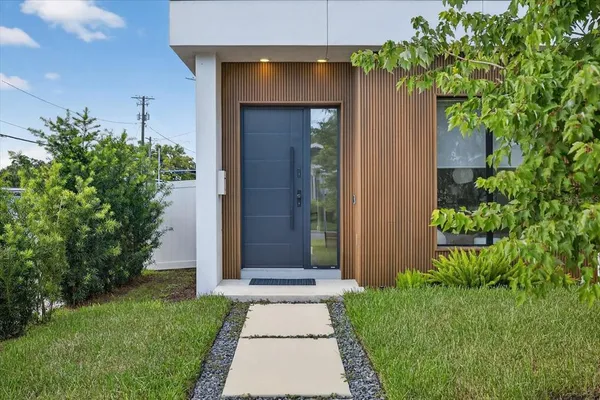 $5,300 | 423 West Amelia Avenue, Unit 2, Tampa, FL 33602