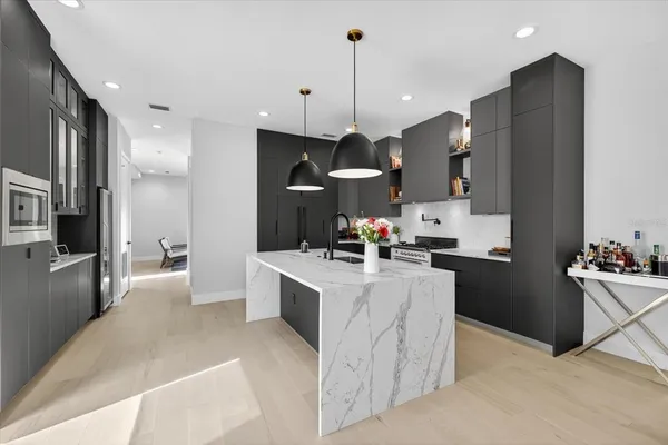 $5,300 | 423 West Amelia Avenue, Unit 2, Tampa, FL 33602