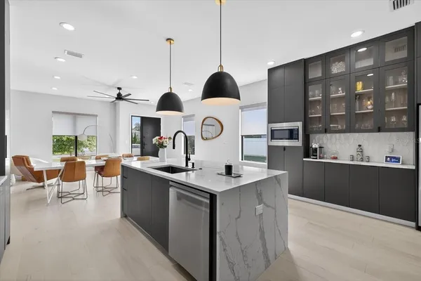 $5,300 | 423 West Amelia Avenue, Unit 2, Tampa, FL 33602