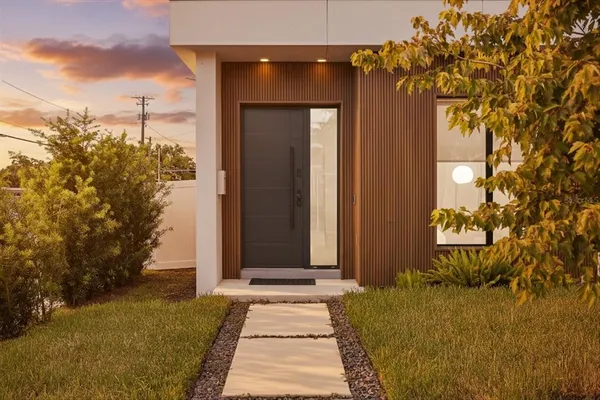 $5,300 | 423 West Amelia Avenue, Unit 2, Tampa, FL 33602