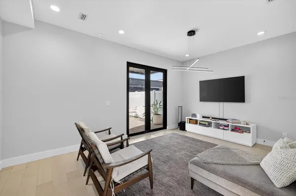 $5,300 | 423 West Amelia Avenue, Unit 2, Tampa, FL 33602