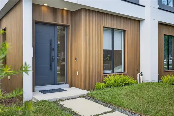 $5,300 | 423 West Amelia Avenue, Unit 2, Tampa, FL 33602