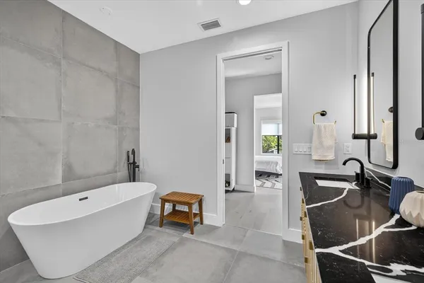 $5,300 | 423 West Amelia Avenue, Unit 2, Tampa, FL 33602