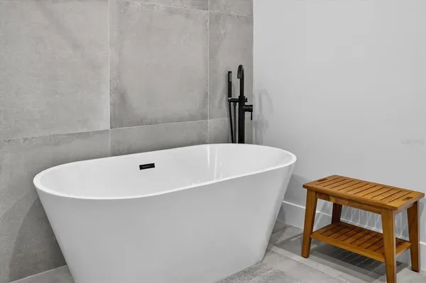 $5,300 | 423 West Amelia Avenue, Unit 2, Tampa, FL 33602