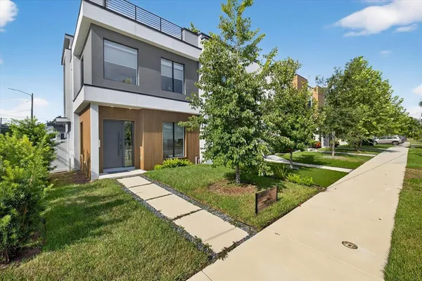 $5,300 | 423 West Amelia Avenue, Unit 2, Tampa, FL 33602