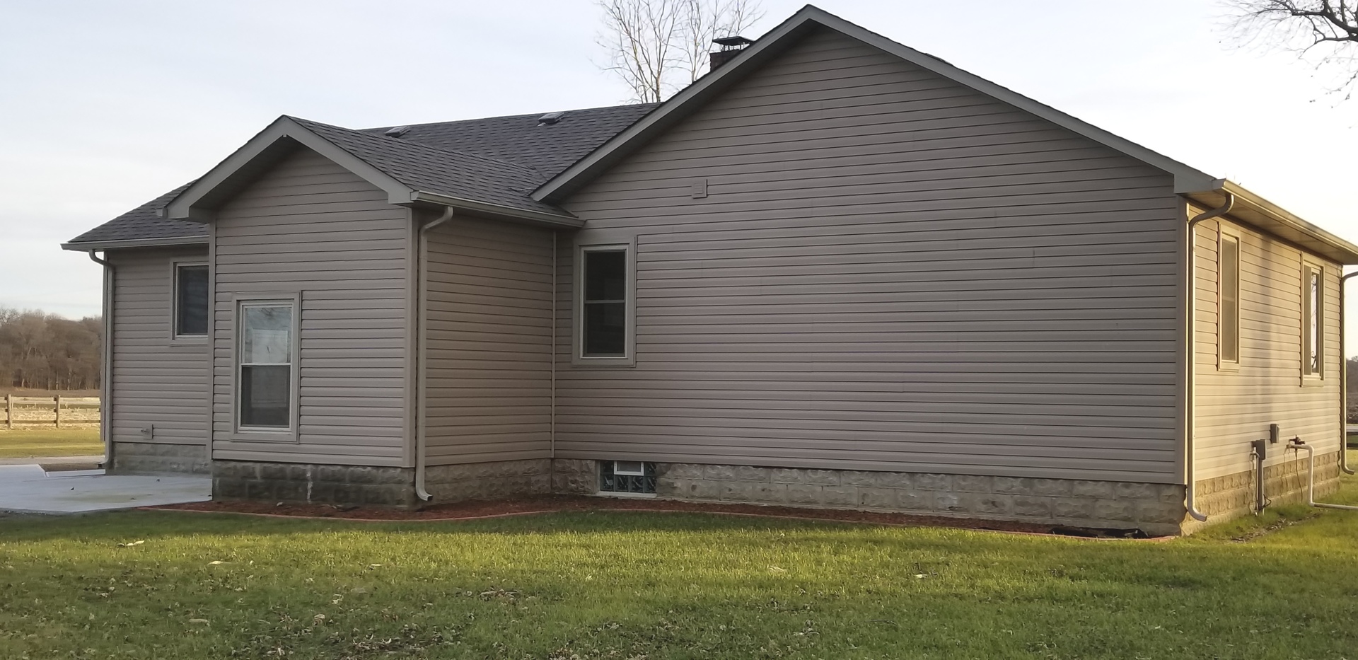3750 West Dupont Road Morris, IL 60450 - Photo 2 of 26 a front view of a house with a yard