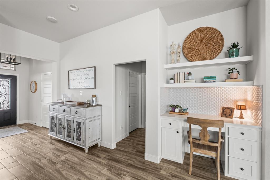 421 Monarch Way Justin, TX 76247 - Photo 4 of 33