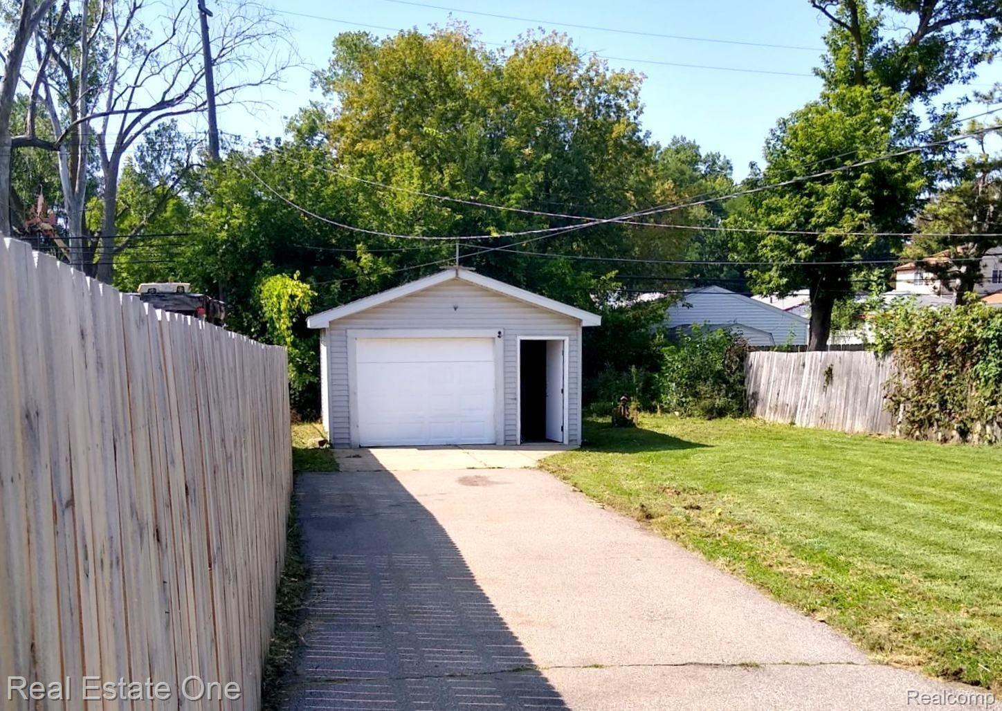 15274 Oldham Street Taylor, MI 48180 - Photo 3 of 18 3.jpg