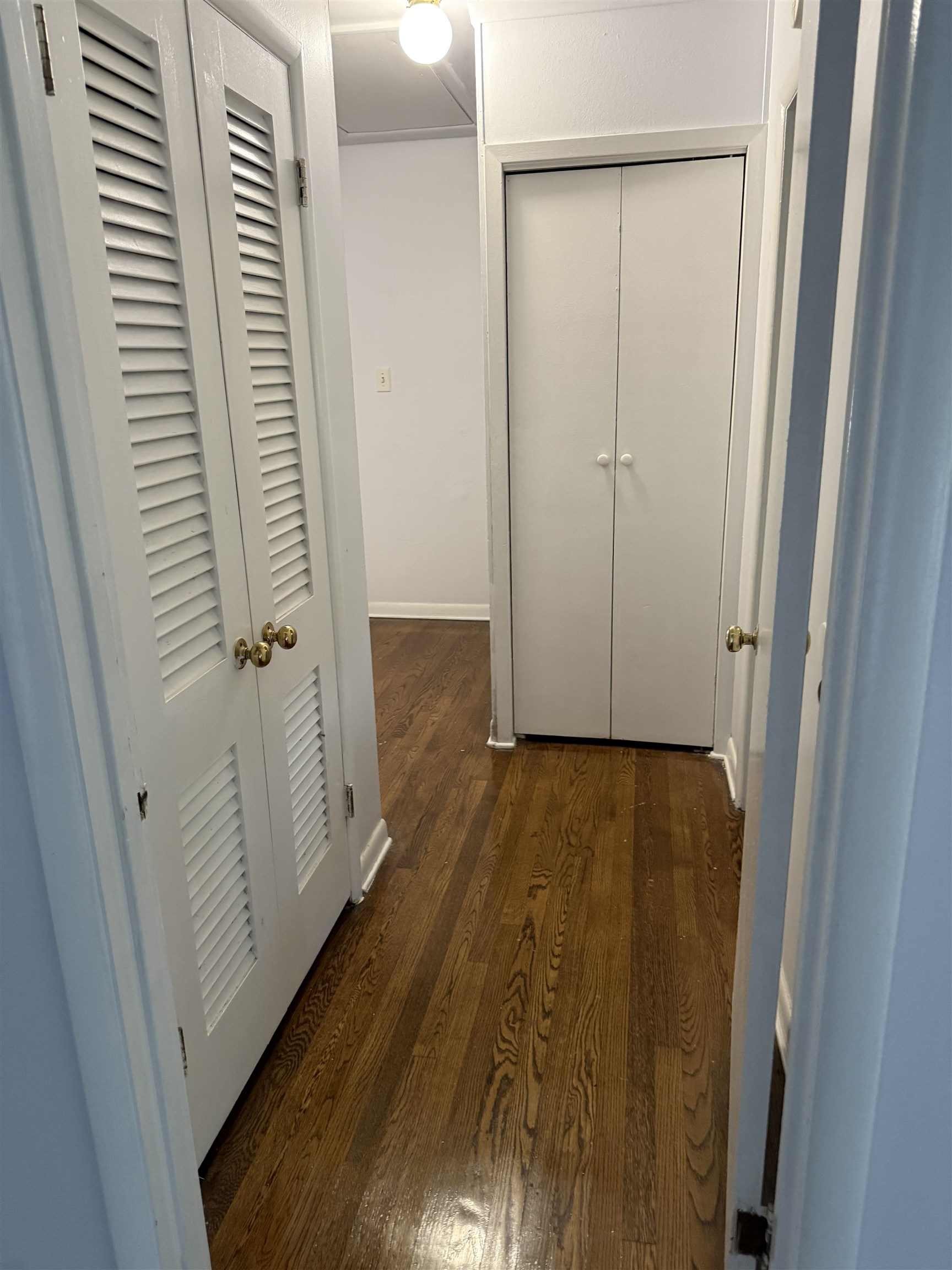 4089 Tessland Road Memphis, TN 38128 - Photo 11 of 34 Corridor featuring dark wood-type flooring and baseboards
