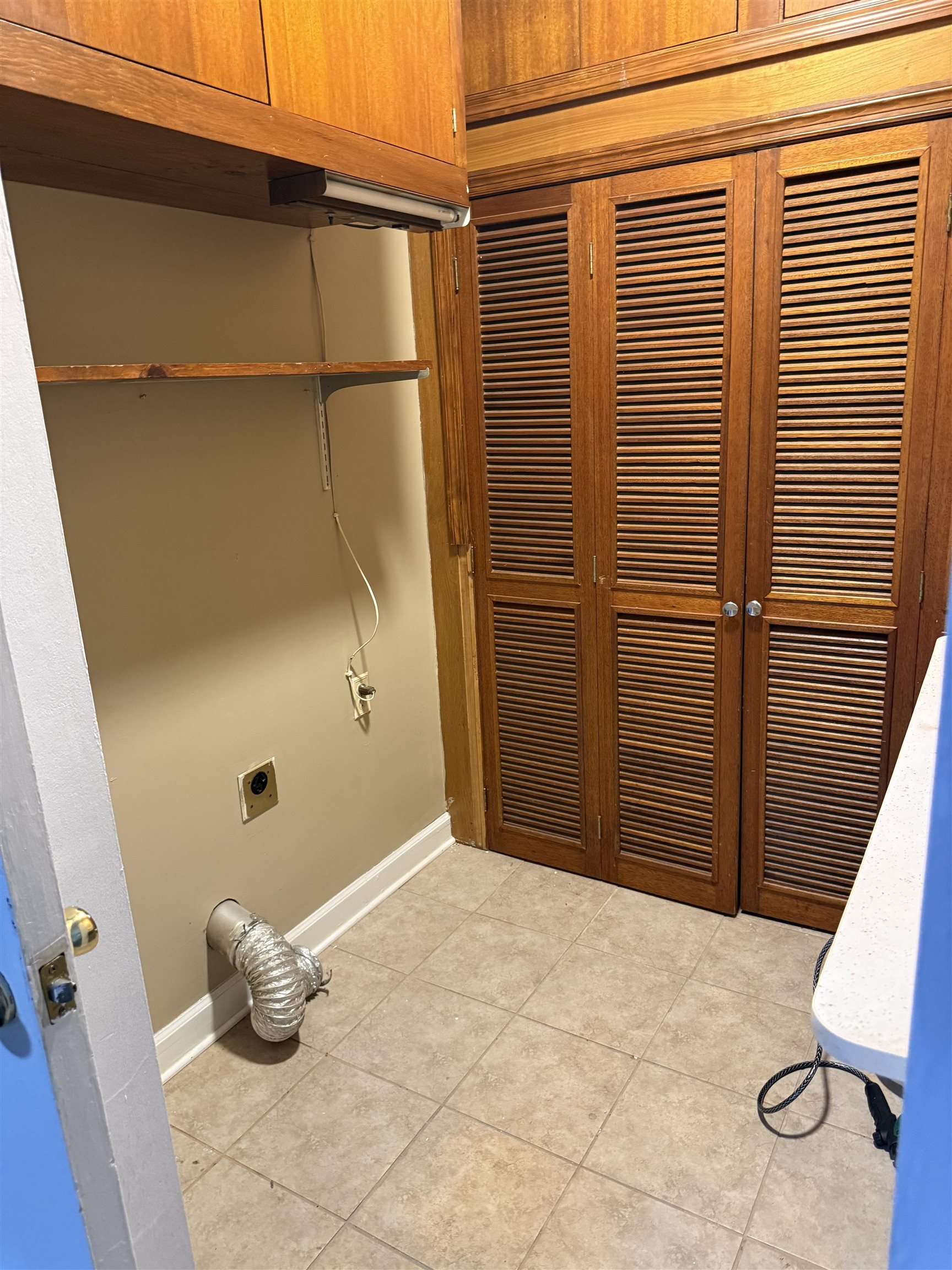 4089 Tessland Road Memphis, TN 38128 - Photo 31 of 34 Washroom featuring hookup for an electric dryer and light tile patterned floors