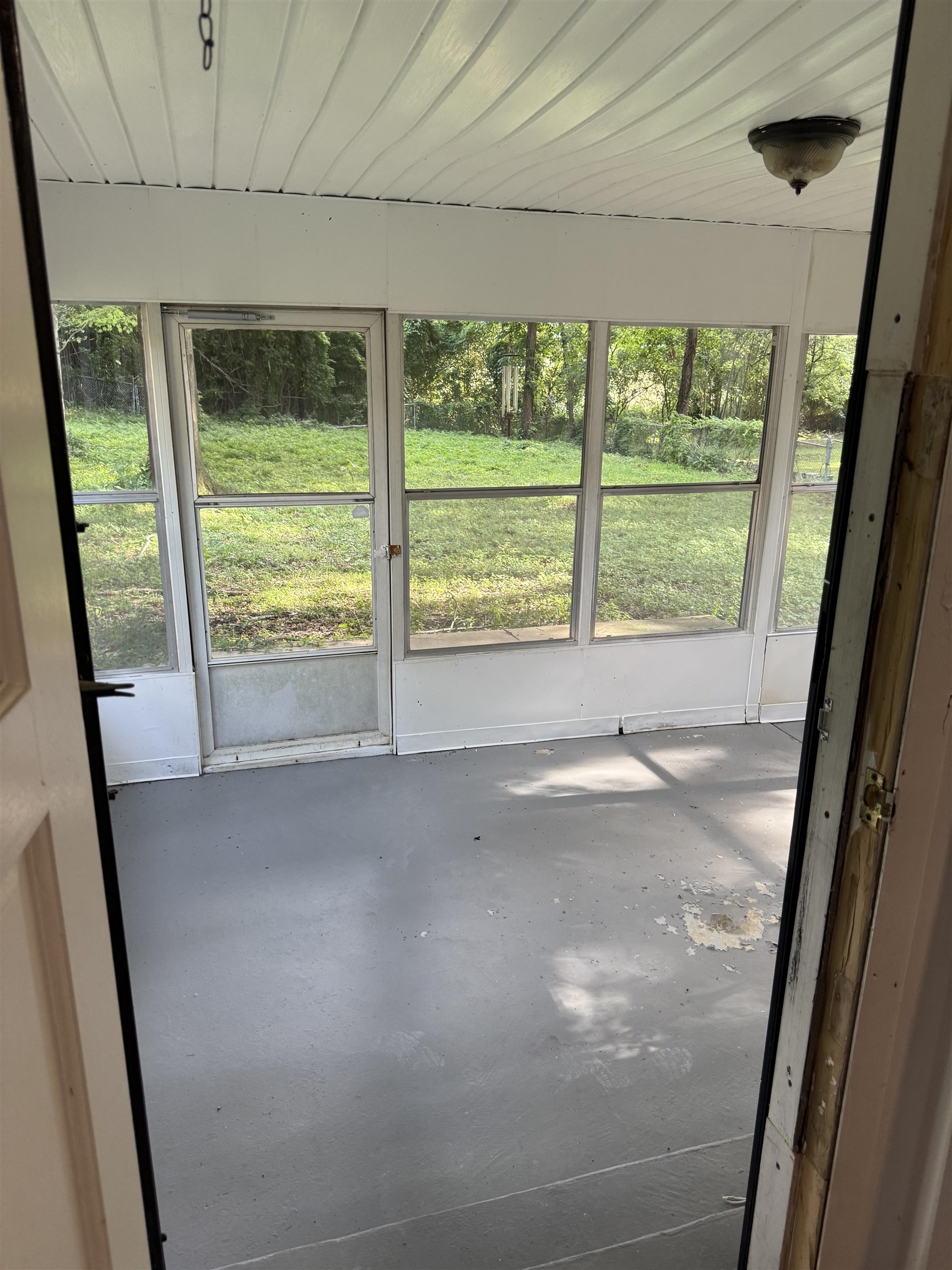 4089 Tessland Road Memphis, TN 38128 - Photo 32 of 34 View of unfurnished sunroom