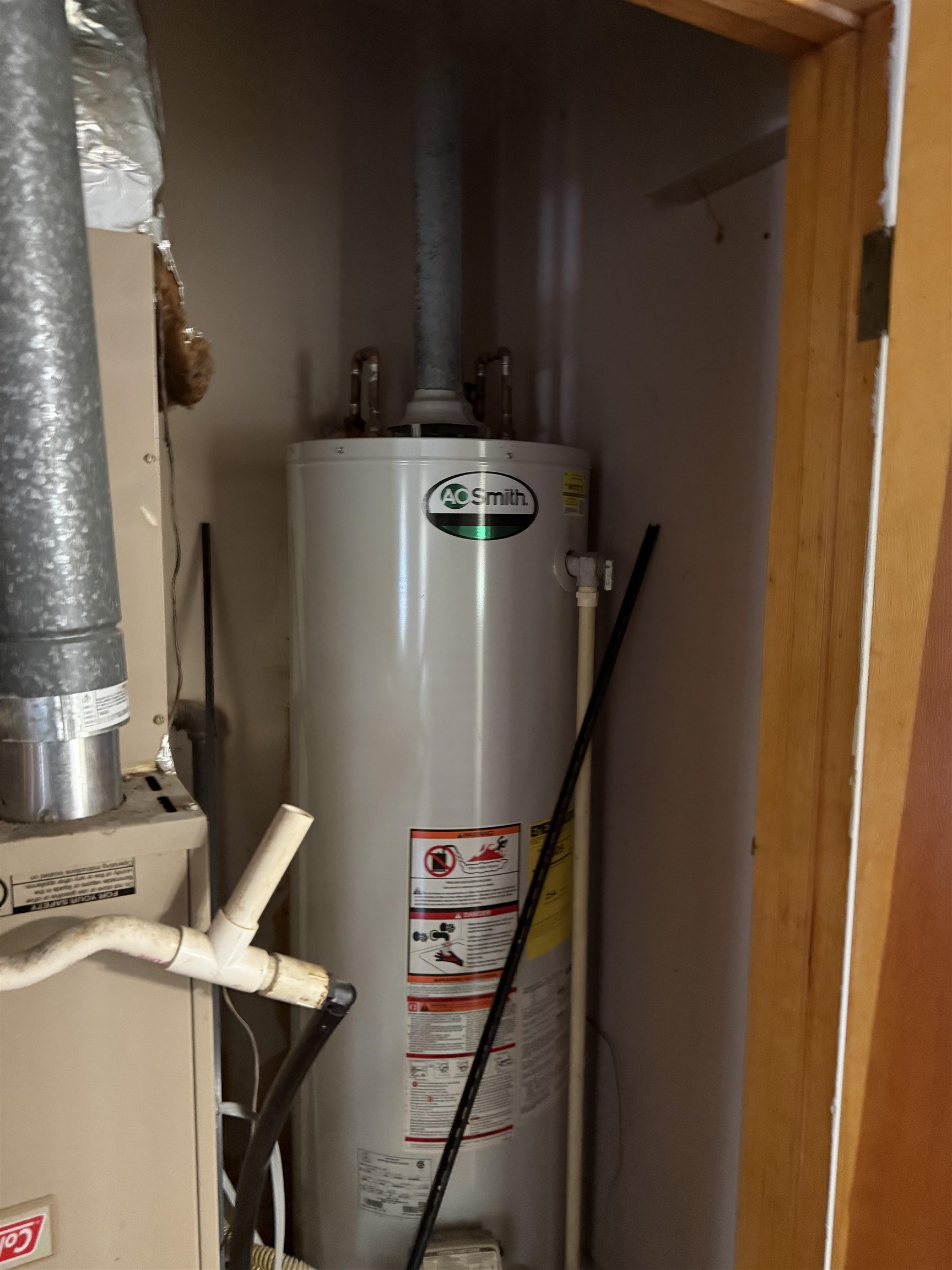 4089 Tessland Road Memphis, TN 38128 - Photo 34 of 34 Utility room with water heater