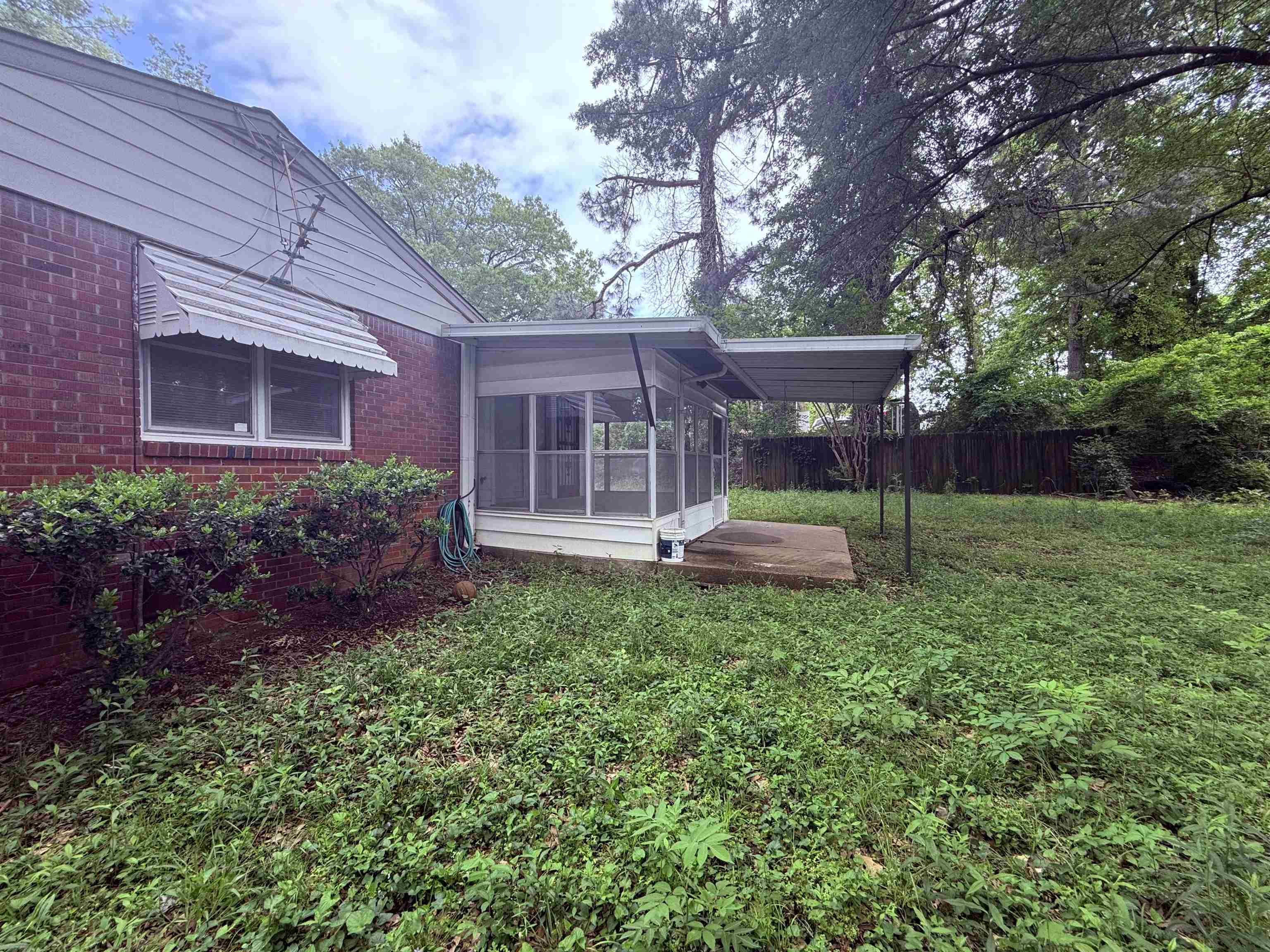 4089 Tessland Road Memphis, TN 38128 - Photo 4 of 34 View of yard with a sunroom