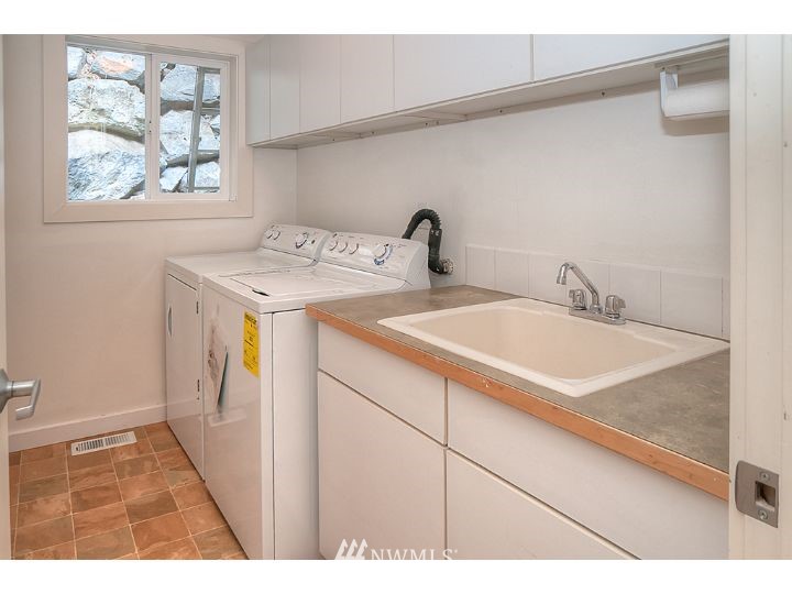 7421 Meadowdale Beach Road Edmonds, WA 98026 - Photo 12 of 15 Gallery Image 12