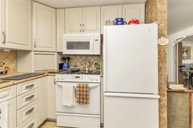 $375,000 | 2091 Oyster Creek Drive, Englewood, FL 34224