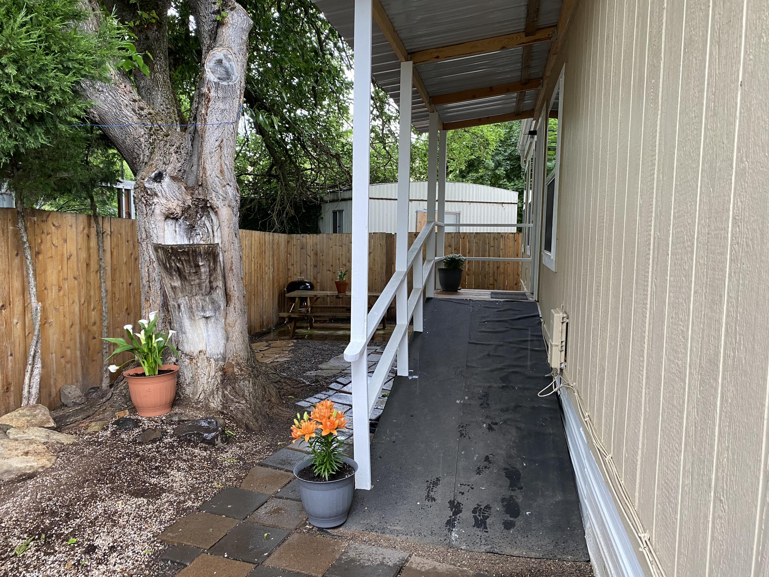 939 South Valley Road, Unit 10 Ashland, OR 97520 - Photo 18 of 23 Wheelchair access ramp.