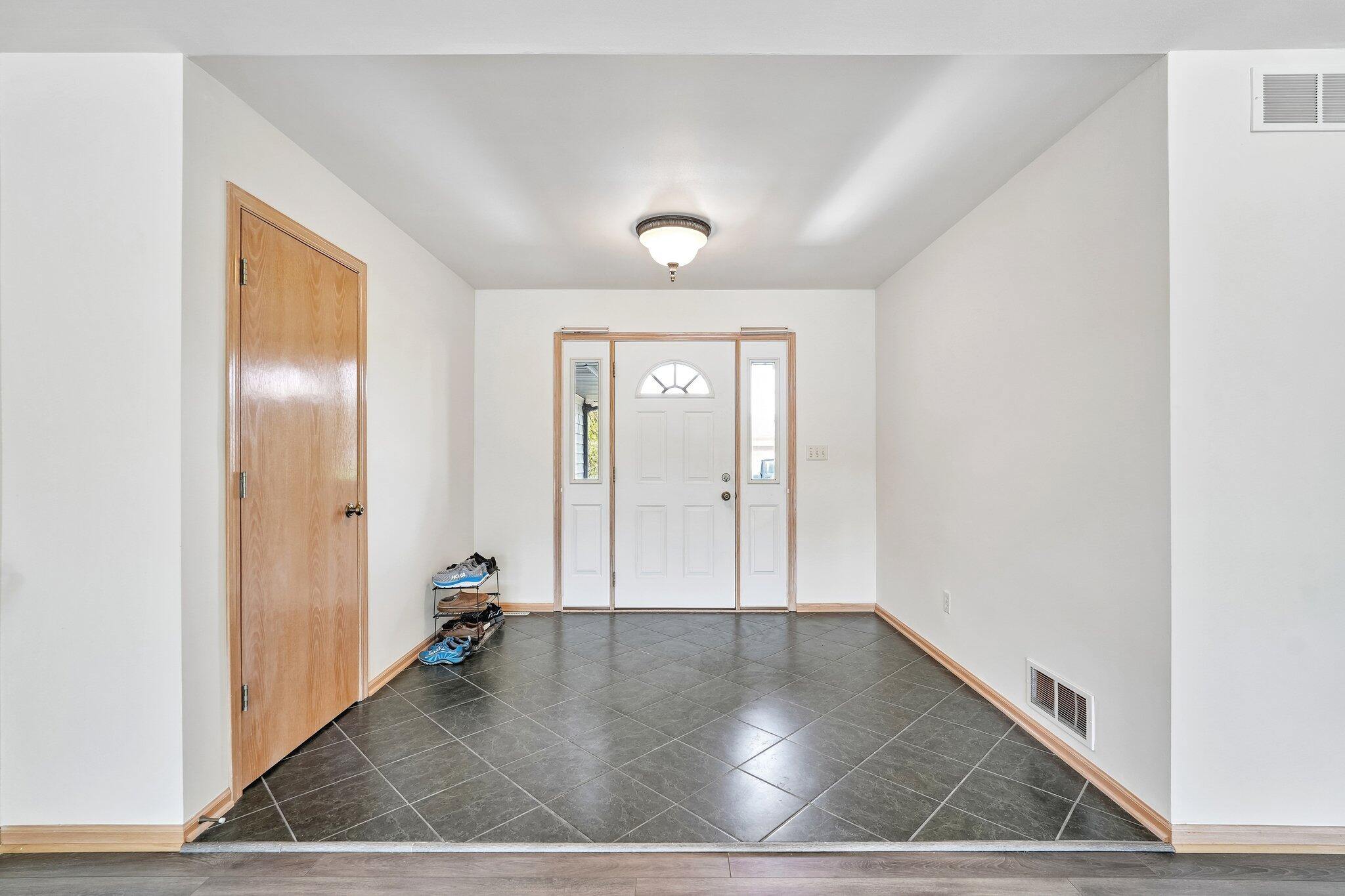 8108 East Ridge Drive Pleasant Prairie, WI 53158 - Photo 7 of 51 6-web-or-mls-E Ridge Dr-S0505-006