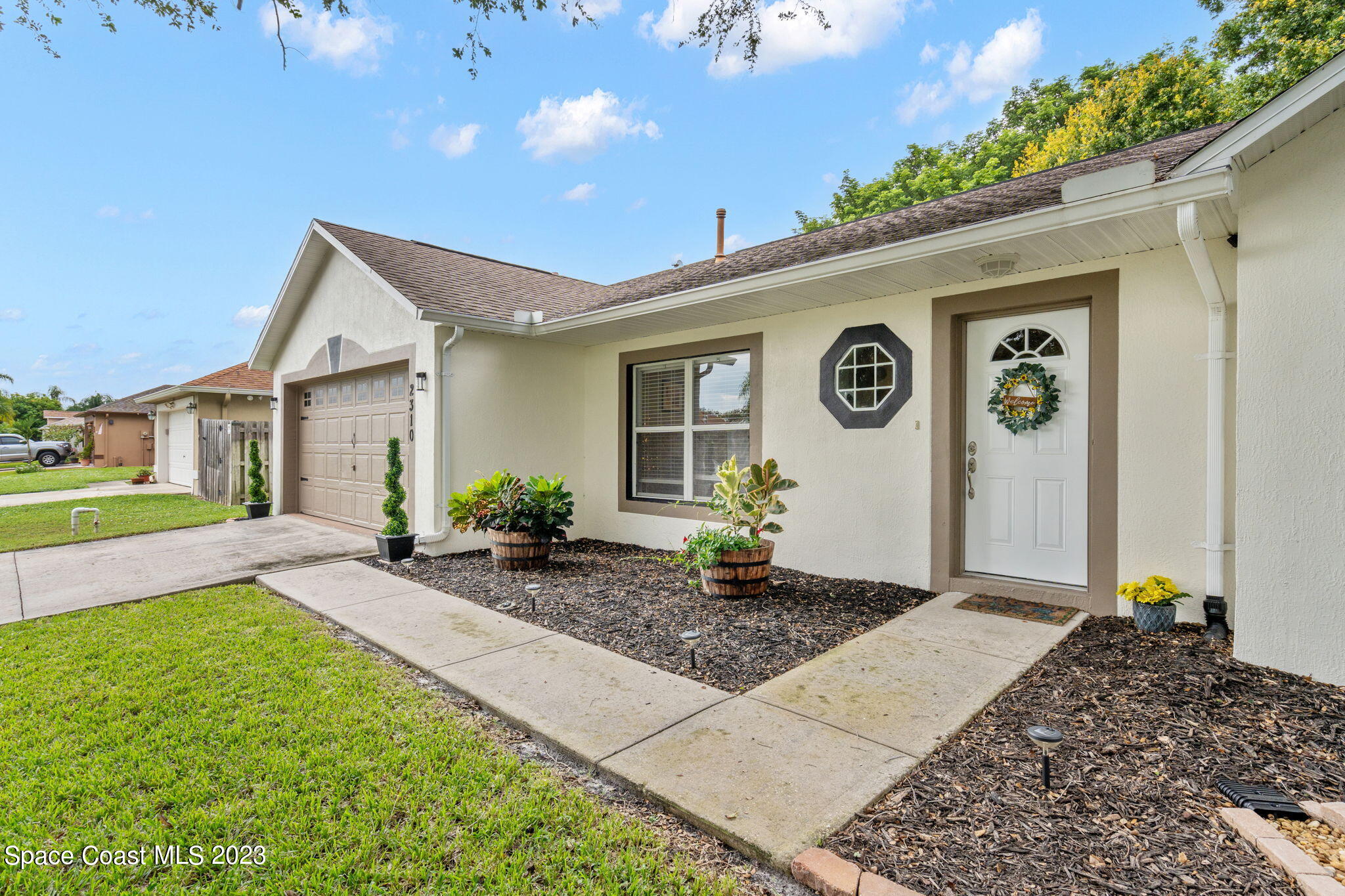 2310 Shady Oak Road Melbourne, FL 32935 - Photo 7 of 50 Front Entryway