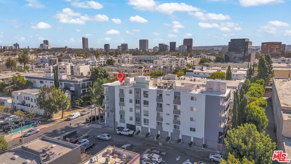 $5,450 | 131 North Croft Avenue, Unit 401, Los Angeles, CA 90048