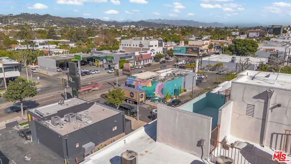 $5,450 | 131 North Croft Avenue, Unit 401, Los Angeles, CA 90048