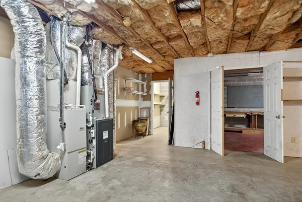 a view of livingroom with furniture