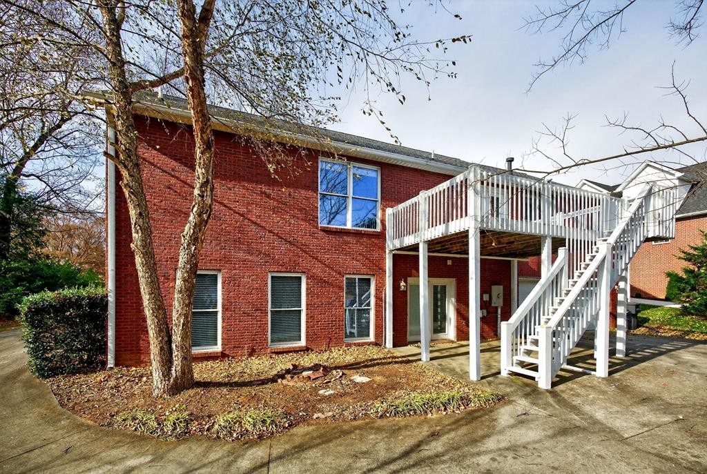 1325 Bridle Path Cookeville, TN 38501 - Photo 40 of 41 a view of a house with a yard