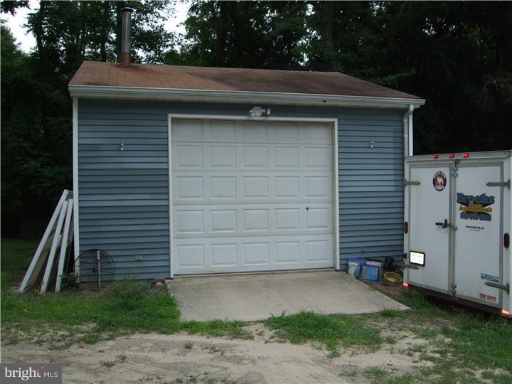 319 Ridge Road Southampton, NJ 08088 - Photo 17 of 25 Garage