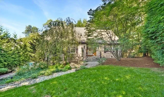 $1,499,000 | 10 Lorraine Circle, Newton, MA 02468