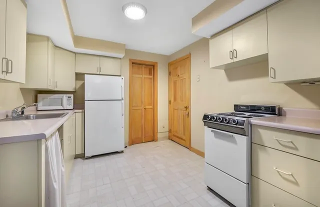 $1,499,000 | 10 Lorraine Circle, Newton, MA 02468