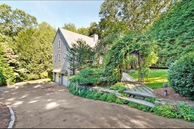$1,499,000 | 10 Lorraine Circle, Newton, MA 02468