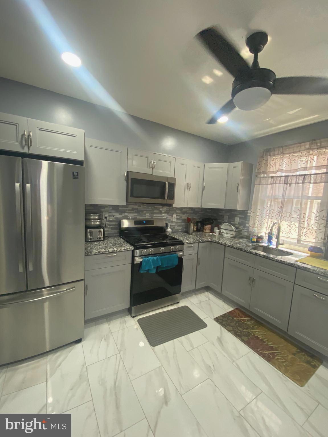 238 Avon Road Upper Darby, PA 19082 - Photo 17 of 36 Kitchen
