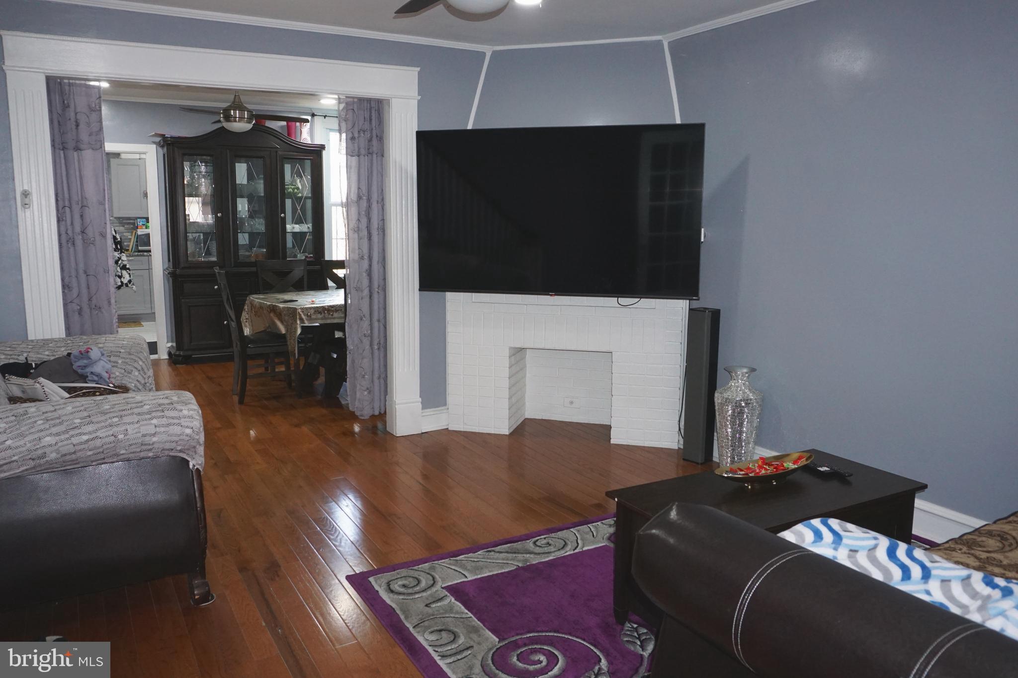 238 Avon Road Upper Darby, PA 19082 - Photo 5 of 36 Living Room