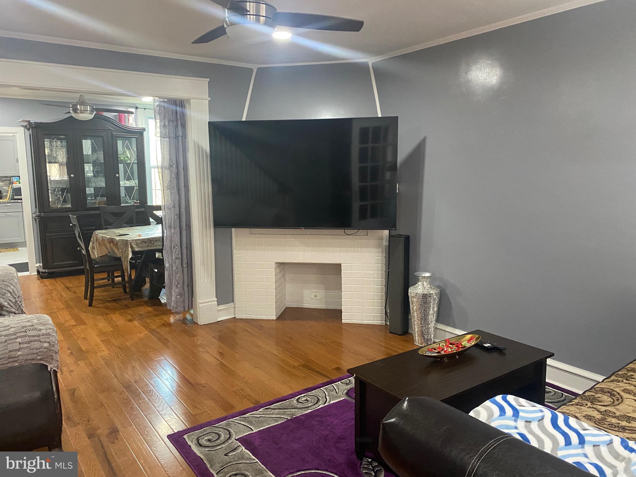 238 Avon Road Upper Darby, PA 19082 - Photo 6 of 36 Living Room