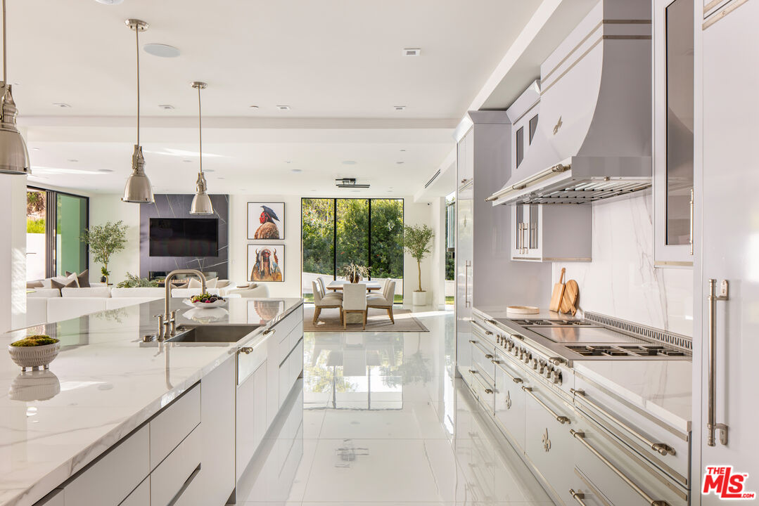 2112 Roscomare Road Los Angeles, CA 90077 - Photo 11 of 54