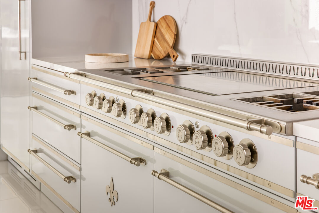 2112 Roscomare Road Los Angeles, CA 90077 - Photo 12 of 54