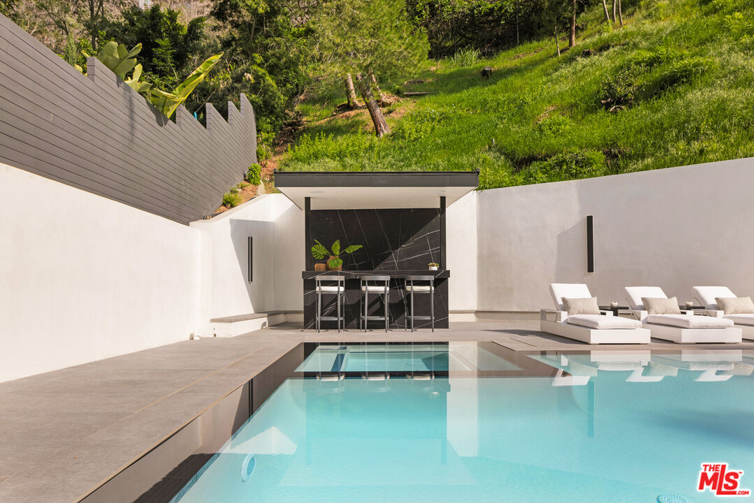 2112 Roscomare Road Los Angeles, CA 90077 - Photo 14 of 54