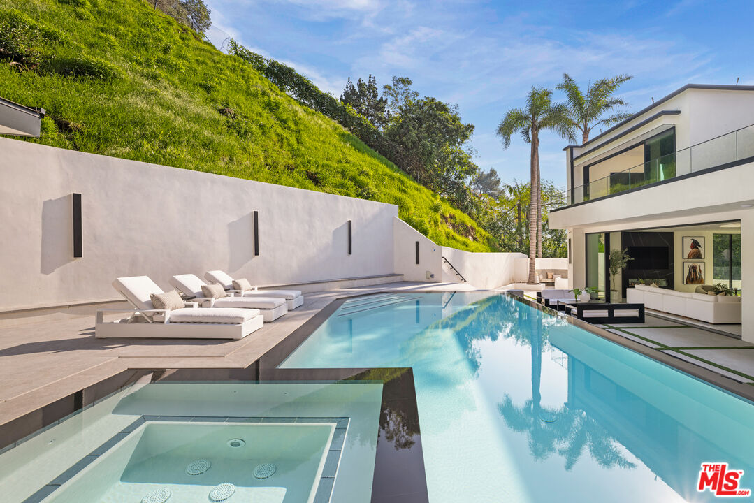 2112 Roscomare Road Los Angeles, CA 90077 - Photo 16 of 54