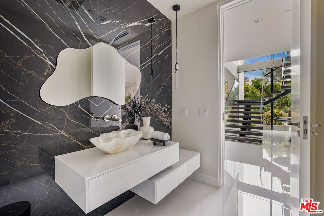 2112 Roscomare Road Los Angeles, CA 90077 - Photo 17 of 54